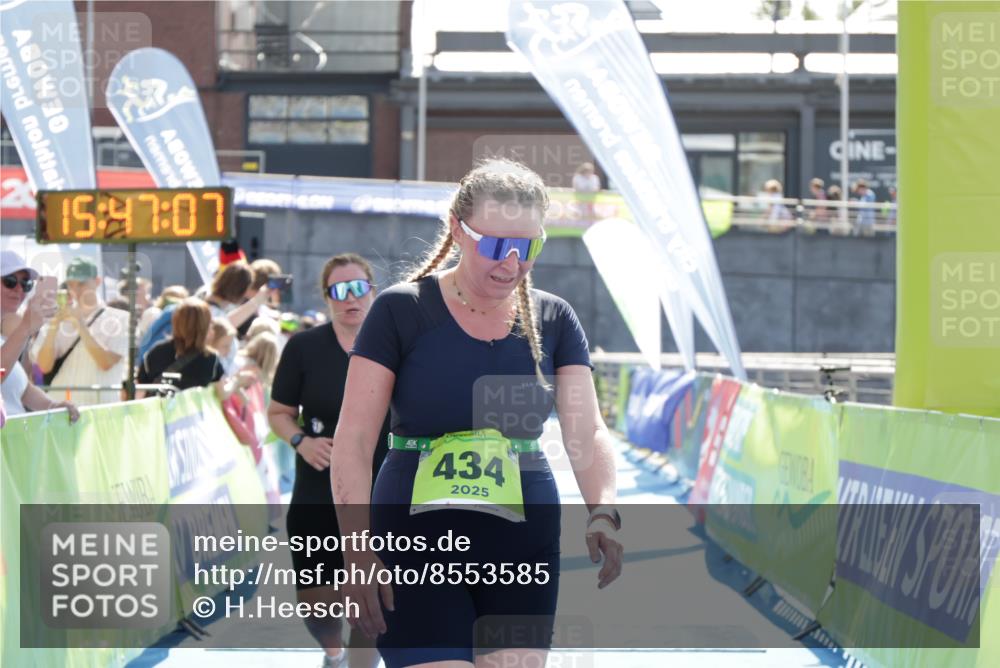 10.08.2025 - GEWOBA Citytriathlon Bremen H.Heesch http://msf.ph/oto/8553585 10.08.2025 15:47:11 Ziel 434, 437 meine-sportfotos.de
