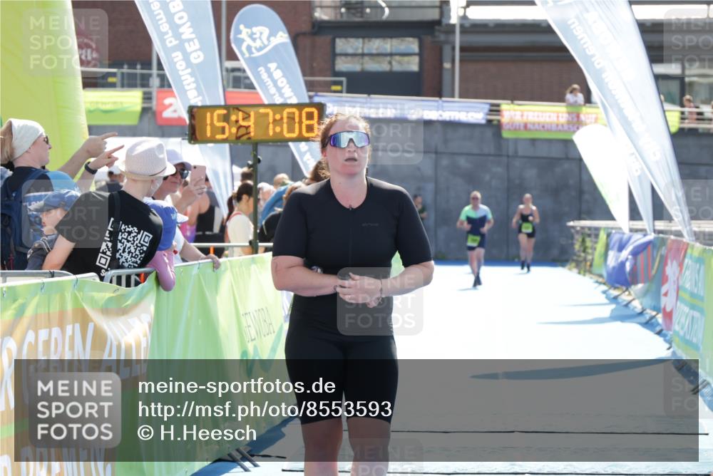 10.08.2025 - GEWOBA Citytriathlon Bremen H.Heesch http://msf.ph/oto/8553593 10.08.2025 15:47:12 Ziel 434, 437 meine-sportfotos.de