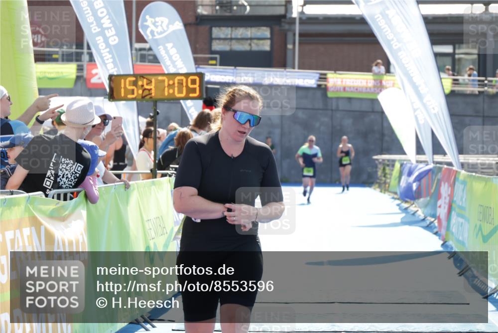 10.08.2025 - GEWOBA Citytriathlon Bremen H.Heesch http://msf.ph/oto/8553596 10.08.2025 15:47:13 Ziel 434, 437 meine-sportfotos.de