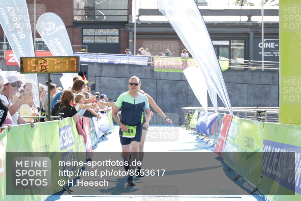 10.08.2025 - GEWOBA Citytriathlon Bremen H.Heesch http://msf.ph/oto/8553617 10.08.2025 15:47:21 Ziel 169, 420, 435 meine-sportfotos.de