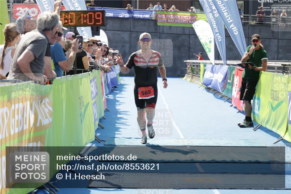 10.08.2025 - GEWOBA Citytriathlon Bremen H.Heesch http://msf.ph/oto/8553621 10.08.2025 14:01:13 Ziel 565, 1026 meine-sportfotos.de