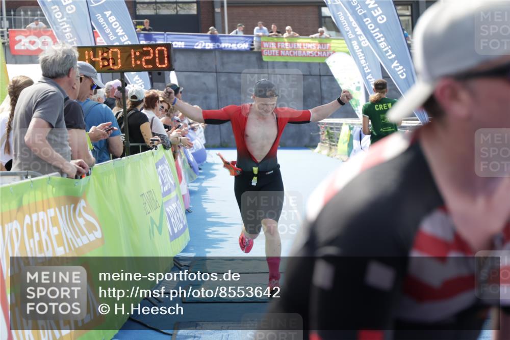 10.08.2025 - GEWOBA Citytriathlon Bremen H.Heesch http://msf.ph/oto/8553642 10.08.2025 14:01:24 Ziel 574 meine-sportfotos.de