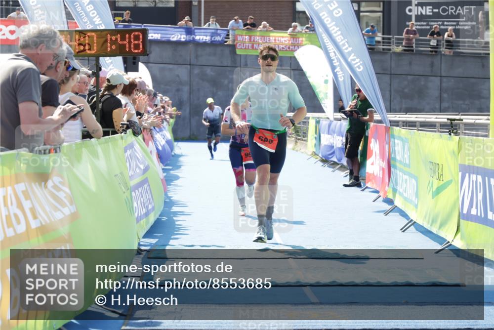 10.08.2025 - GEWOBA Citytriathlon Bremen H.Heesch http://msf.ph/oto/8553685 10.08.2025 14:01:51 Ziel 680, 846, 889, 951 meine-sportfotos.de
