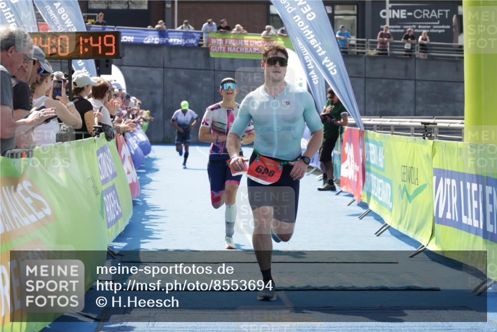10.08.2025 - GEWOBA Citytriathlon Bremen H.Heesch http://msf.ph/oto/8553694 10.08.2025 14:01:52 Ziel 680, 846, 889, 951 meine-sportfotos.de