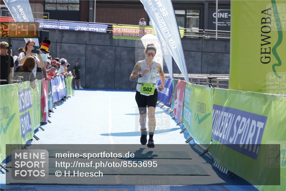 10.08.2025 - GEWOBA Citytriathlon Bremen H.Heesch http://msf.ph/oto/8553695 10.08.2025 15:47:51 Ziel 502 meine-sportfotos.de