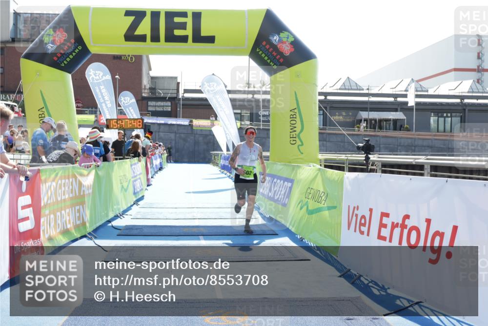 10.08.2025 - GEWOBA Citytriathlon Bremen H.Heesch http://msf.ph/oto/8553708 10.08.2025 15:47:52 Ziel 502 meine-sportfotos.de