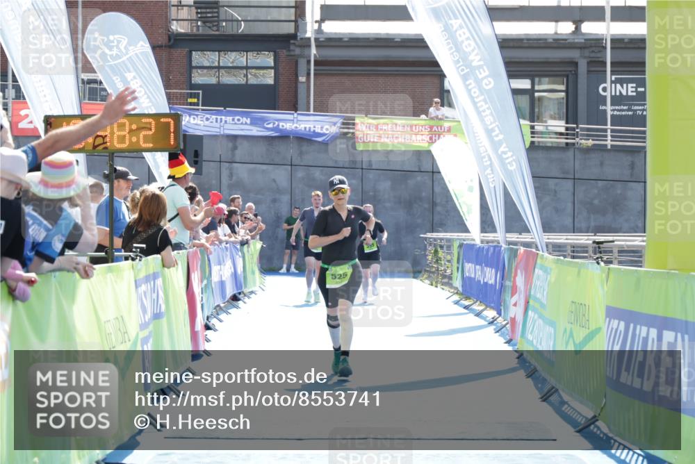 10.08.2025 - GEWOBA Citytriathlon Bremen H.Heesch http://msf.ph/oto/8553741 10.08.2025 15:48:31 Ziel  meine-sportfotos.de