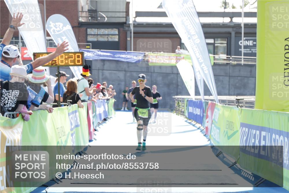 10.08.2025 - GEWOBA Citytriathlon Bremen H.Heesch http://msf.ph/oto/8553758 10.08.2025 15:48:32 Ziel  meine-sportfotos.de