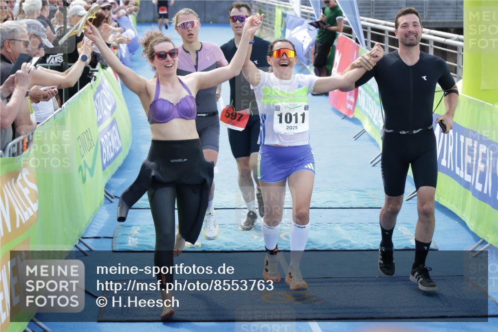 10.08.2025 - GEWOBA Citytriathlon Bremen H.Heesch http://msf.ph/oto/8553763 10.08.2025 14:02:10 Ziel 597, 627, 661, 912, 1011 meine-sportfotos.de