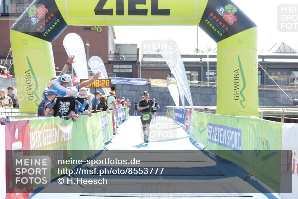 10.08.2025 - GEWOBA Citytriathlon Bremen H.Heesch http://msf.ph/oto/8553777 10.08.2025 15:48:32 Ziel  meine-sportfotos.de