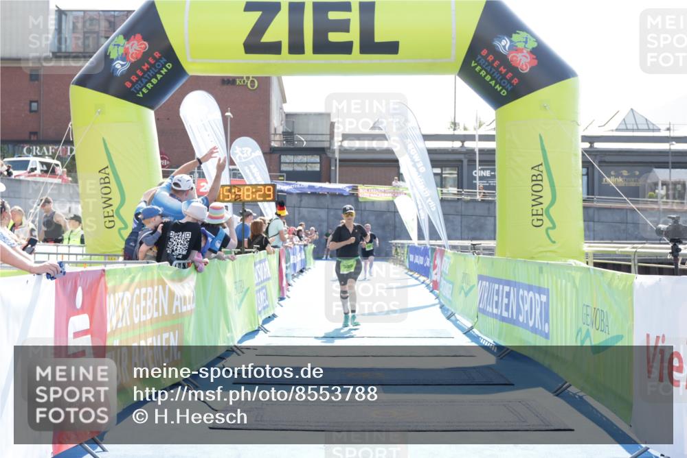 10.08.2025 - GEWOBA Citytriathlon Bremen H.Heesch http://msf.ph/oto/8553788 10.08.2025 15:48:33 Ziel 355 meine-sportfotos.de