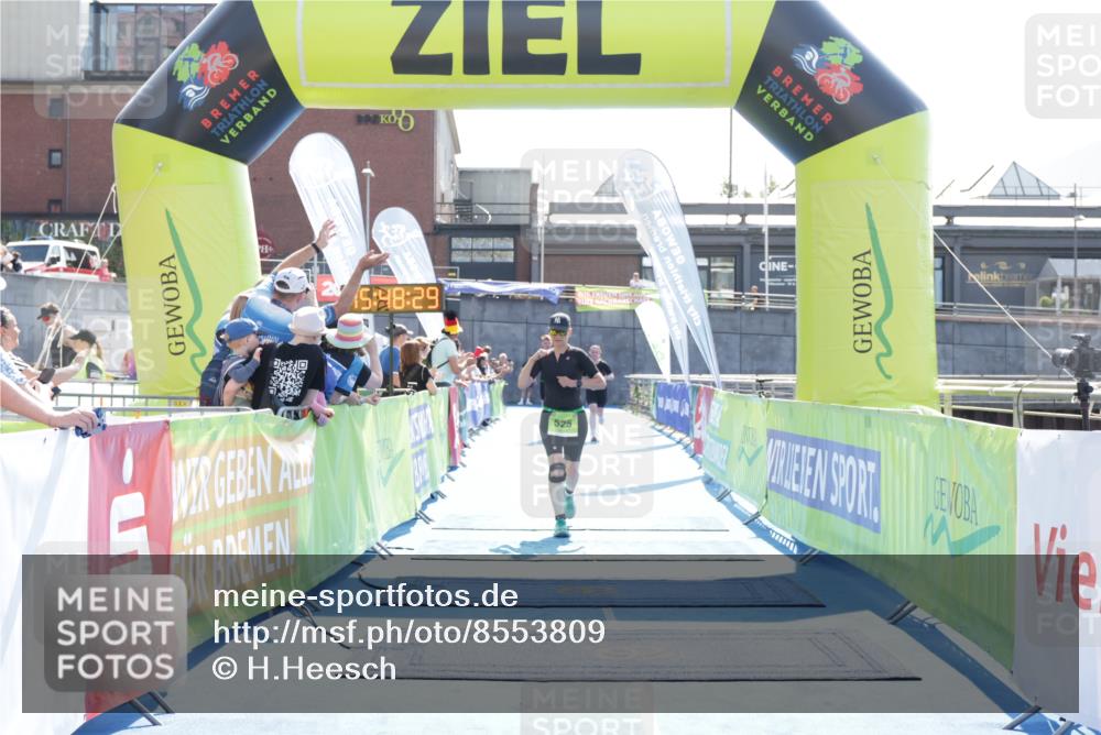 10.08.2025 - GEWOBA Citytriathlon Bremen H.Heesch http://msf.ph/oto/8553809 10.08.2025 15:48:33 Ziel 355 meine-sportfotos.de