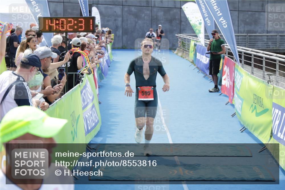 10.08.2025 - GEWOBA Citytriathlon Bremen H.Heesch http://msf.ph/oto/8553816 10.08.2025 14:02:34 Ziel 595, 873 meine-sportfotos.de