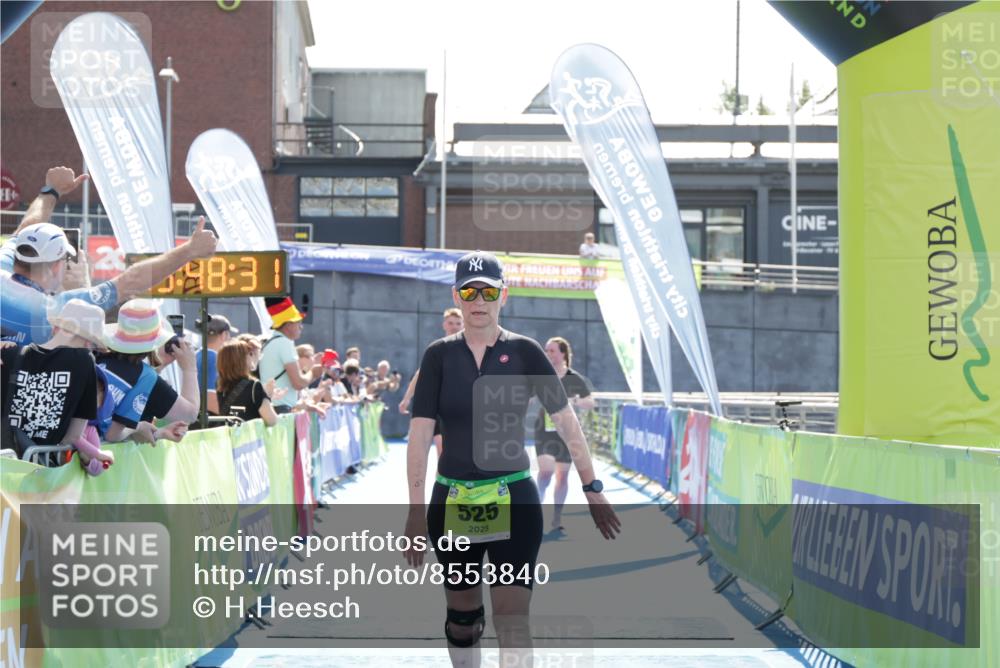 10.08.2025 - GEWOBA Citytriathlon Bremen H.Heesch http://msf.ph/oto/8553840 10.08.2025 15:48:35 Ziel 355 meine-sportfotos.de