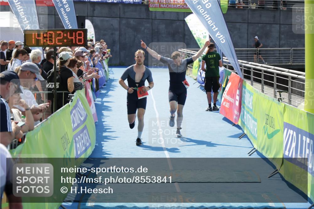 10.08.2025 - GEWOBA Citytriathlon Bremen H.Heesch http://msf.ph/oto/8553841 10.08.2025 14:02:52 Ziel 613, 618, 710, 801 meine-sportfotos.de