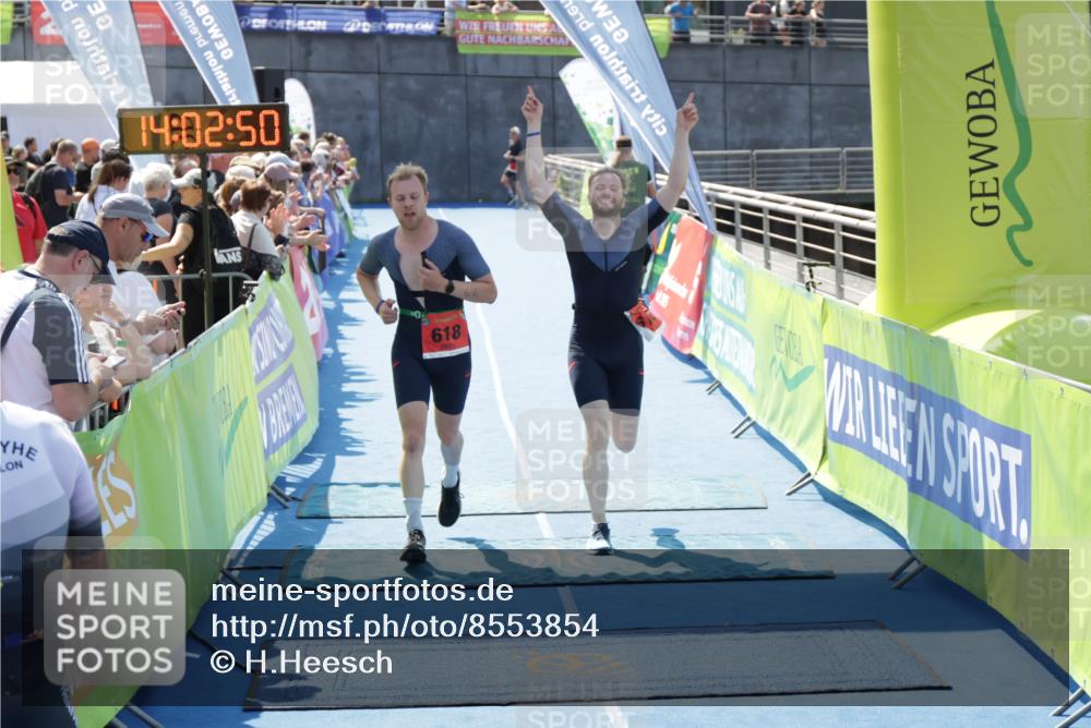 10.08.2025 - GEWOBA Citytriathlon Bremen H.Heesch http://msf.ph/oto/8553854 10.08.2025 14:02:53 Ziel 613, 618, 710, 801 meine-sportfotos.de