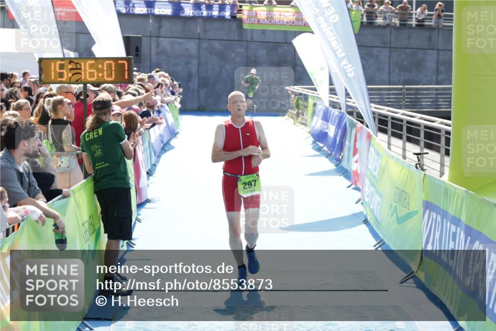 10.08.2025 - GEWOBA Citytriathlon Bremen H.Heesch http://msf.ph/oto/8553873 10.08.2025 15:16:11 Ziel 138, 297 meine-sportfotos.de