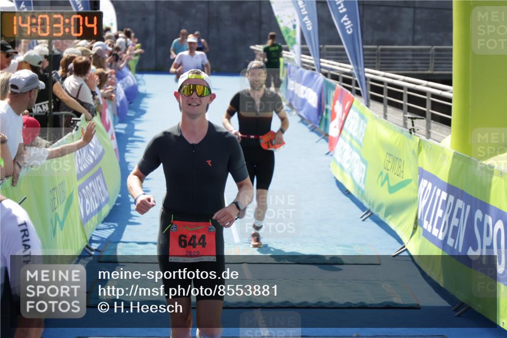 10.08.2025 - GEWOBA Citytriathlon Bremen H.Heesch http://msf.ph/oto/8553881 10.08.2025 14:03:08 Ziel 644, 768, 799 meine-sportfotos.de