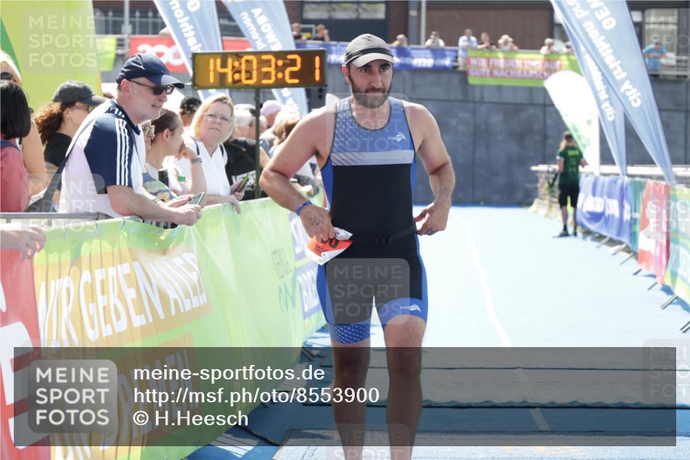 10.08.2025 - GEWOBA Citytriathlon Bremen H.Heesch http://msf.ph/oto/8553900 10.08.2025 14:03:24 Ziel 608, 786 meine-sportfotos.de