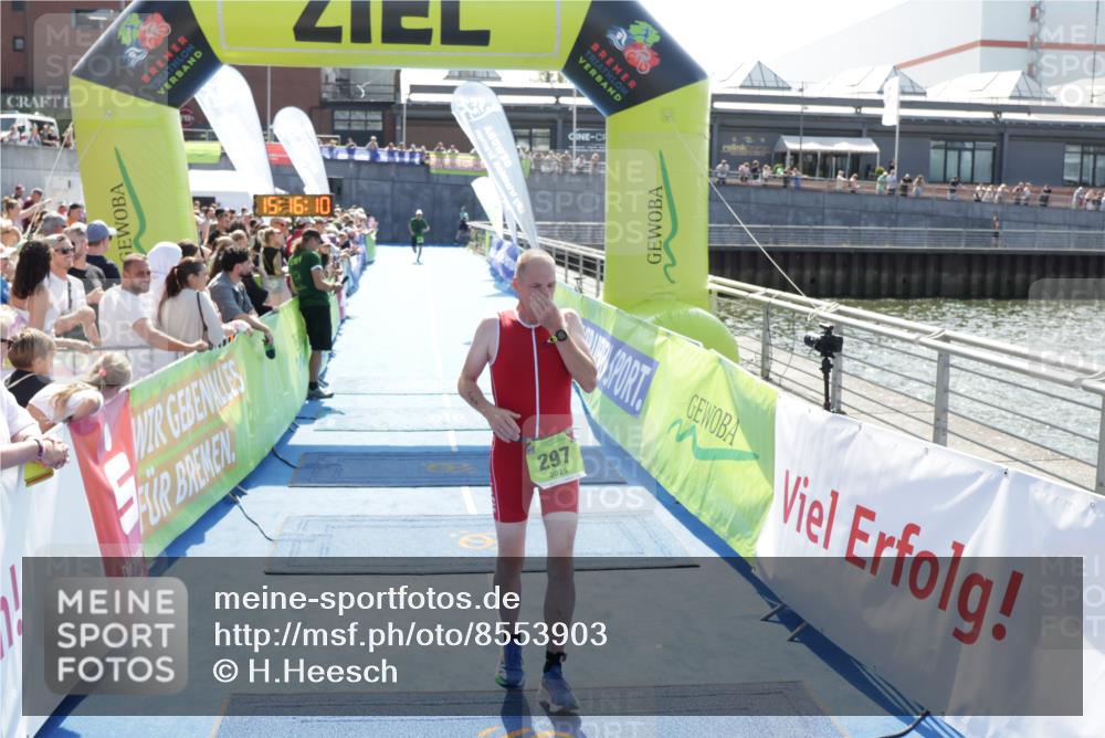 10.08.2025 - GEWOBA Citytriathlon Bremen H.Heesch http://msf.ph/oto/8553903 10.08.2025 15:16:14 Ziel 138, 297 meine-sportfotos.de