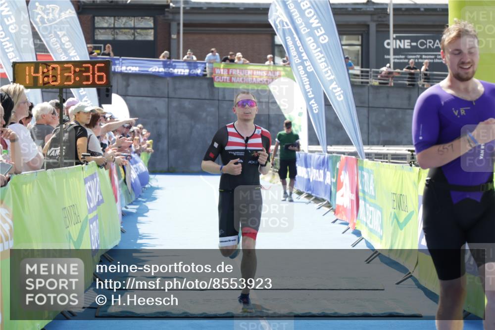 10.08.2025 - GEWOBA Citytriathlon Bremen H.Heesch http://msf.ph/oto/8553923 10.08.2025 14:03:39 Ziel 651, 763 meine-sportfotos.de