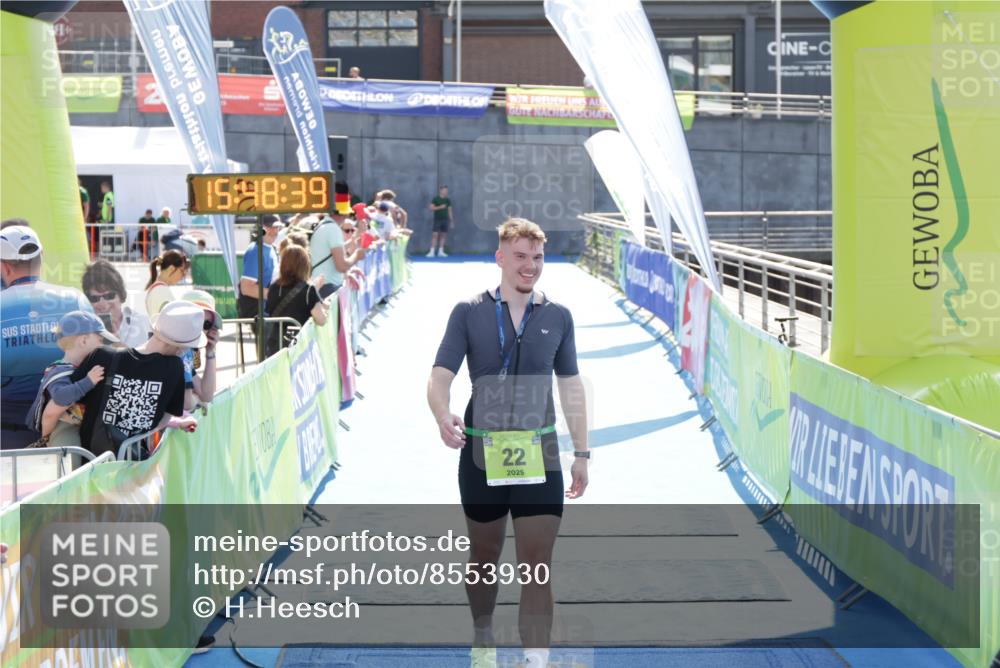 10.08.2025 - GEWOBA Citytriathlon Bremen H.Heesch http://msf.ph/oto/8553930 10.08.2025 15:48:43 Ziel 355 meine-sportfotos.de
