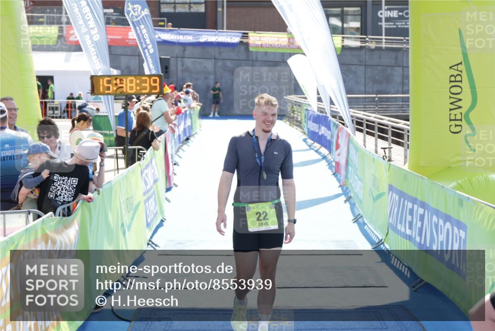 10.08.2025 - GEWOBA Citytriathlon Bremen H.Heesch http://msf.ph/oto/8553939 10.08.2025 15:48:43 Ziel 355 meine-sportfotos.de