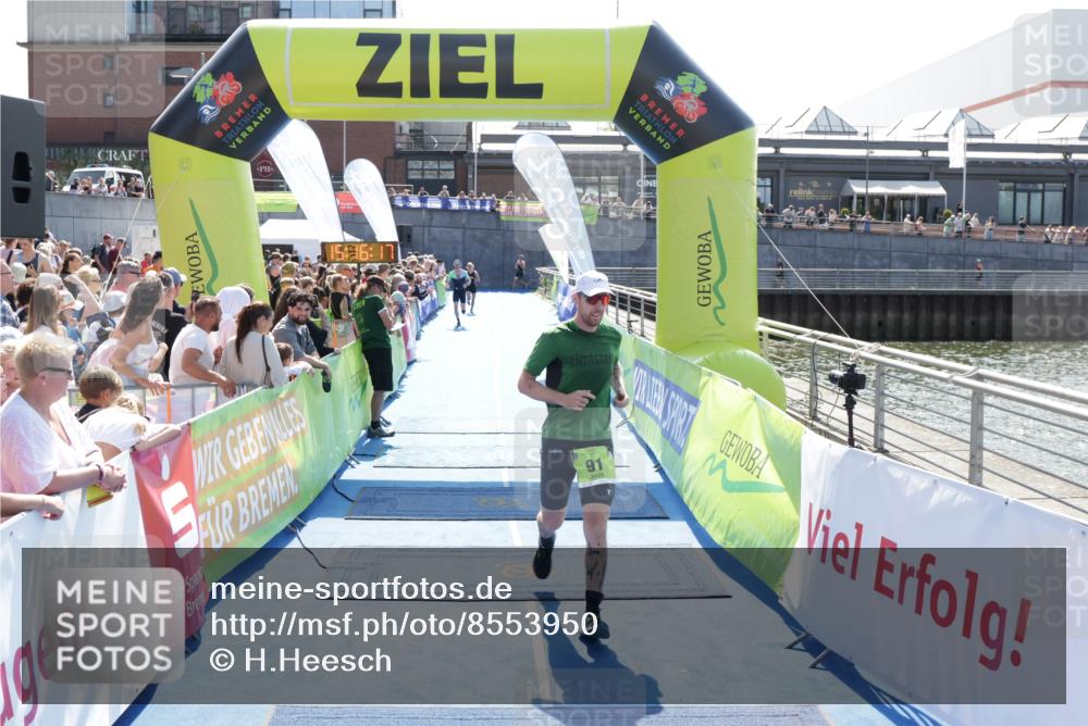 10.08.2025 - GEWOBA Citytriathlon Bremen H.Heesch http://msf.ph/oto/8553950 10.08.2025 15:16:21 Ziel 91, 93, 297 meine-sportfotos.de