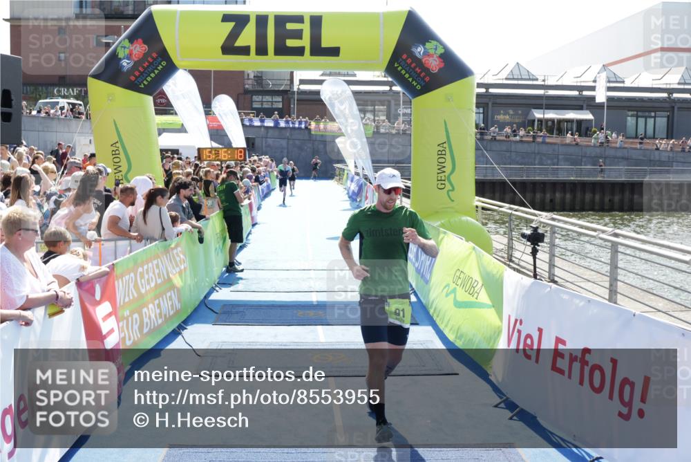 10.08.2025 - GEWOBA Citytriathlon Bremen H.Heesch http://msf.ph/oto/8553955 10.08.2025 15:16:22 Ziel 91, 93, 488 meine-sportfotos.de