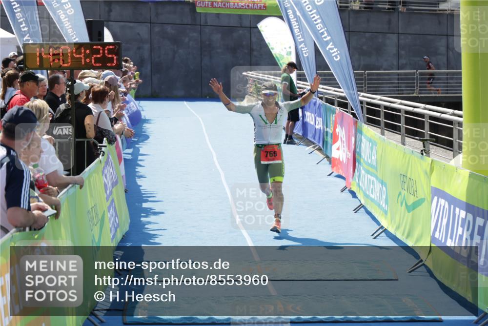 10.08.2025 - GEWOBA Citytriathlon Bremen H.Heesch http://msf.ph/oto/8553960 10.08.2025 14:04:28 Ziel 769 meine-sportfotos.de