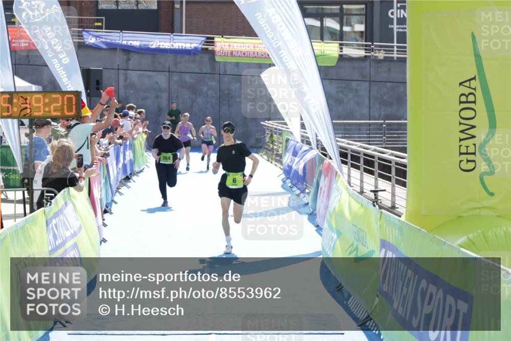 10.08.2025 - GEWOBA Citytriathlon Bremen H.Heesch http://msf.ph/oto/8553962 10.08.2025 15:49:24 Ziel 364 meine-sportfotos.de