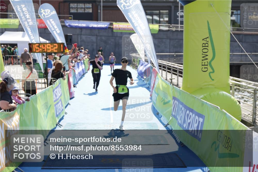 10.08.2025 - GEWOBA Citytriathlon Bremen H.Heesch http://msf.ph/oto/8553984 10.08.2025 15:49:25 Ziel 6, 364 meine-sportfotos.de