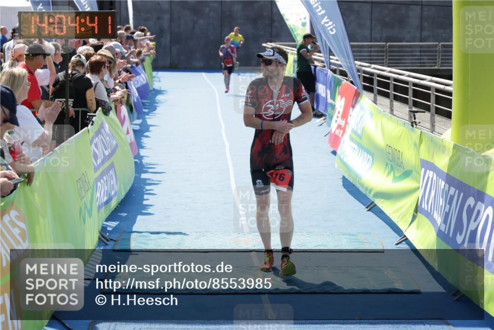 10.08.2025 - GEWOBA Citytriathlon Bremen H.Heesch http://msf.ph/oto/8553985 10.08.2025 14:04:44 Ziel 816 meine-sportfotos.de