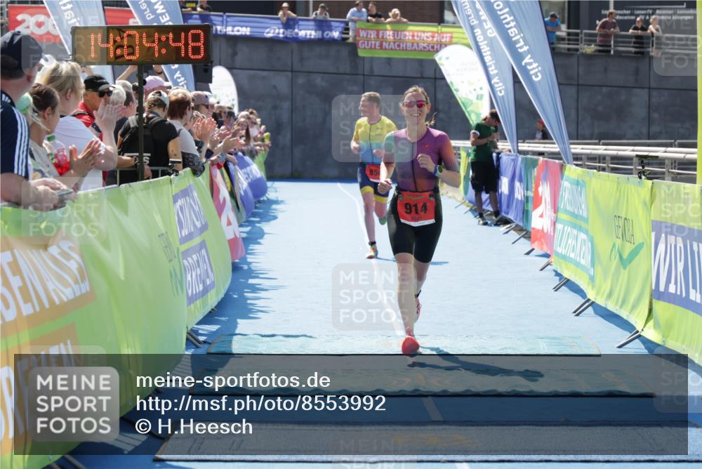 10.08.2025 - GEWOBA Citytriathlon Bremen H.Heesch http://msf.ph/oto/8553992 10.08.2025 14:04:52 Ziel 816, 856, 914 meine-sportfotos.de