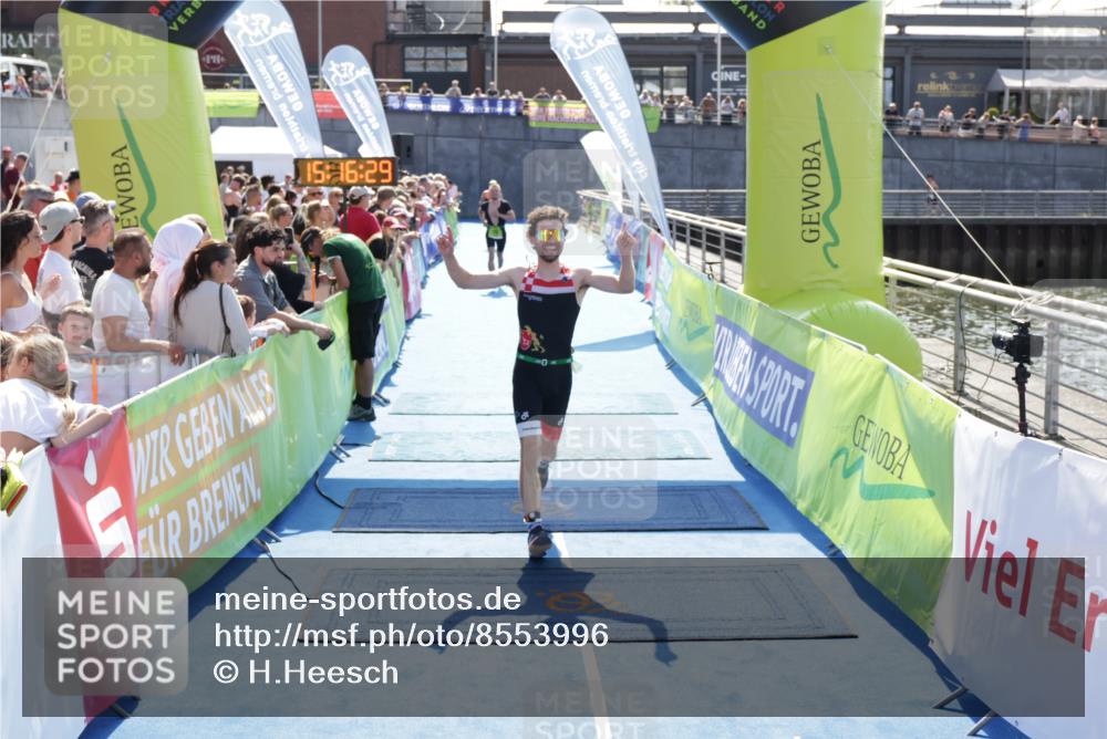 10.08.2025 - GEWOBA Citytriathlon Bremen H.Heesch http://msf.ph/oto/8553996 10.08.2025 15:16:33 Ziel 75, 93, 191, 488 meine-sportfotos.de