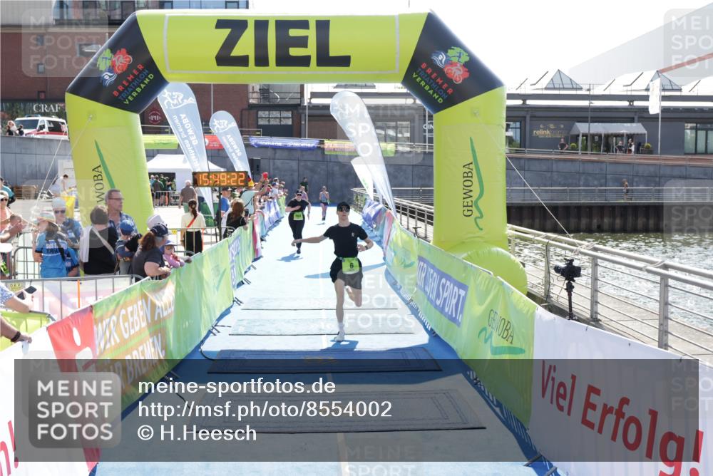10.08.2025 - GEWOBA Citytriathlon Bremen H.Heesch http://msf.ph/oto/8554002 10.08.2025 15:49:26 Ziel 6, 364, 476, 477 meine-sportfotos.de