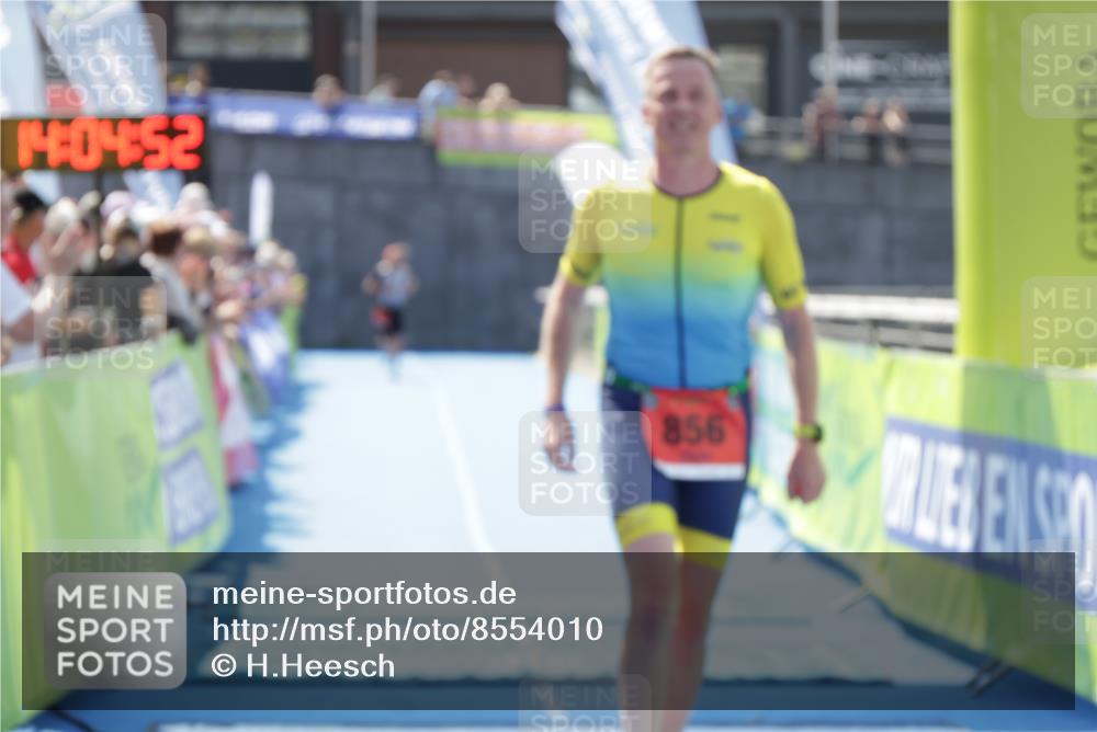 10.08.2025 - GEWOBA Citytriathlon Bremen H.Heesch http://msf.ph/oto/8554010 10.08.2025 14:04:56 Ziel 856, 914 meine-sportfotos.de