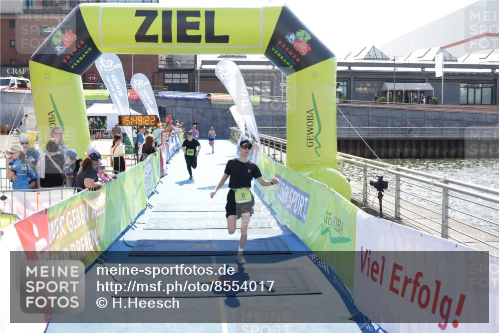 10.08.2025 - GEWOBA Citytriathlon Bremen H.Heesch http://msf.ph/oto/8554017 10.08.2025 15:49:26 Ziel 6, 364, 476, 477 meine-sportfotos.de