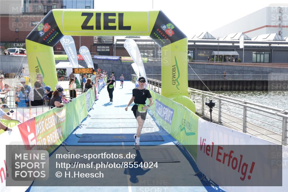 10.08.2025 - GEWOBA Citytriathlon Bremen H.Heesch http://msf.ph/oto/8554024 10.08.2025 15:49:26 Ziel 6, 364, 476, 477 meine-sportfotos.de