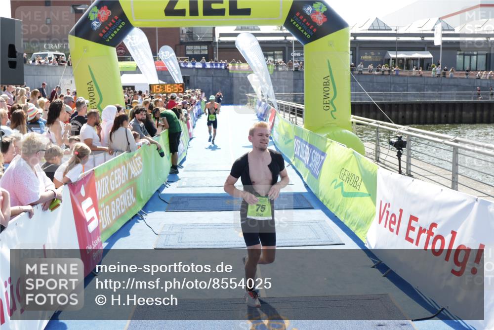 10.08.2025 - GEWOBA Citytriathlon Bremen H.Heesch http://msf.ph/oto/8554025 10.08.2025 15:16:39 Ziel 75, 191, 197 meine-sportfotos.de