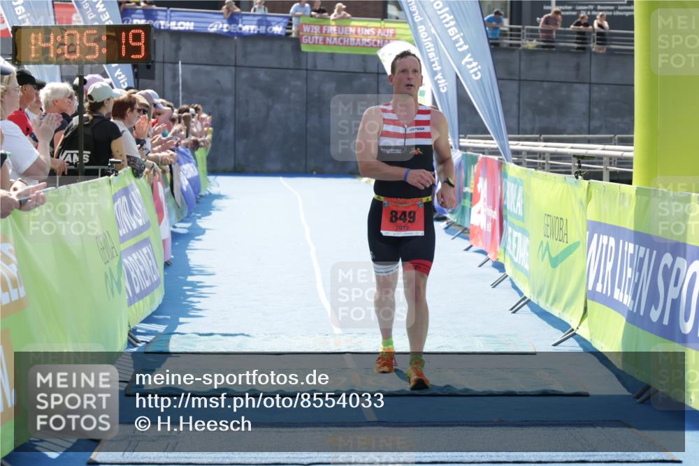 10.08.2025 - GEWOBA Citytriathlon Bremen H.Heesch http://msf.ph/oto/8554033 10.08.2025 14:05:22 Ziel 849 meine-sportfotos.de
