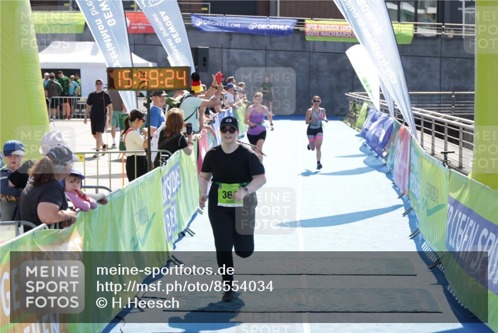 10.08.2025 - GEWOBA Citytriathlon Bremen H.Heesch http://msf.ph/oto/8554034 10.08.2025 15:49:28 Ziel 6, 364, 476, 477 meine-sportfotos.de