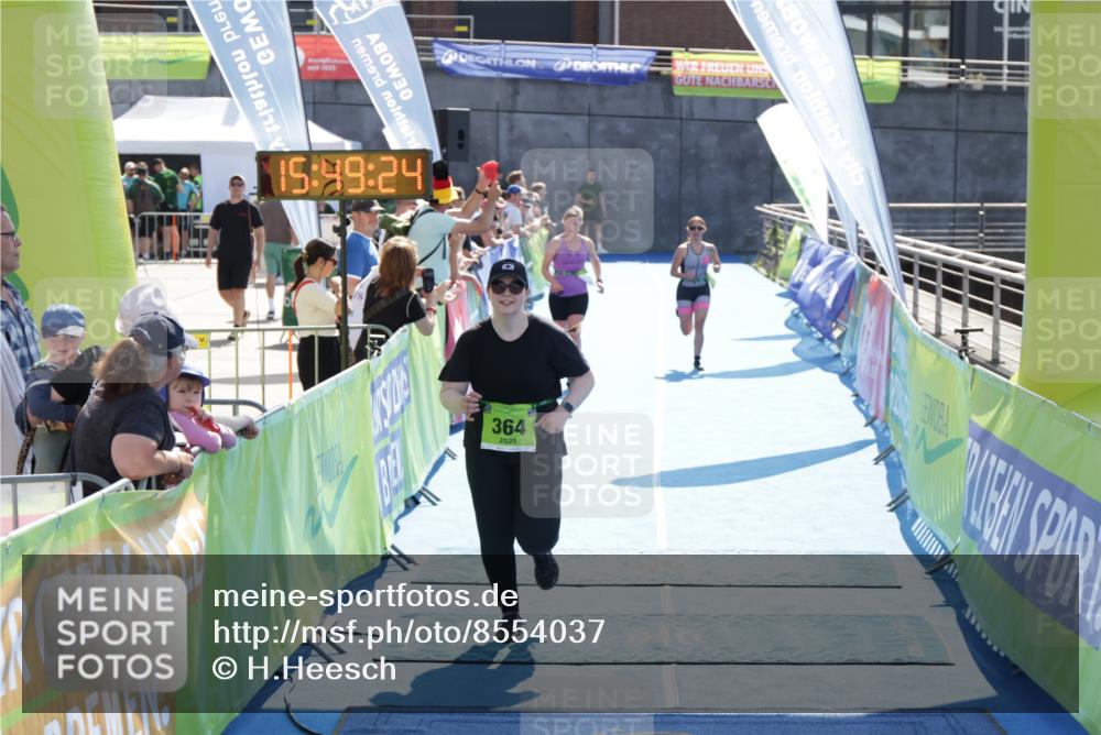 10.08.2025 - GEWOBA Citytriathlon Bremen H.Heesch http://msf.ph/oto/8554037 10.08.2025 15:49:28 Ziel 6, 364, 476, 477 meine-sportfotos.de