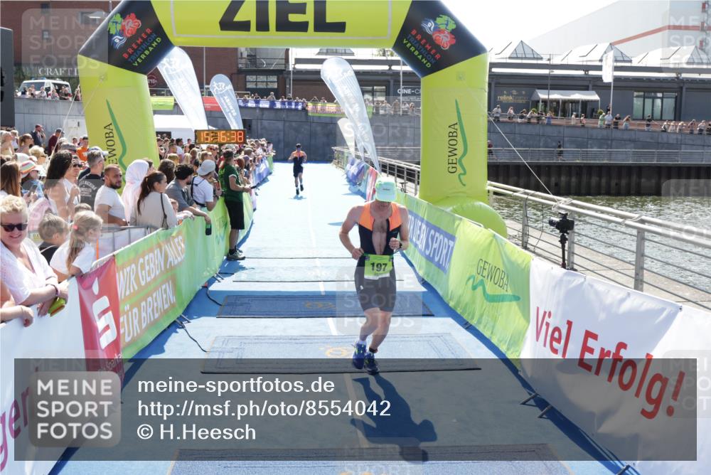 10.08.2025 - GEWOBA Citytriathlon Bremen H.Heesch http://msf.ph/oto/8554042 10.08.2025 15:16:42 Ziel 4, 75, 197 meine-sportfotos.de