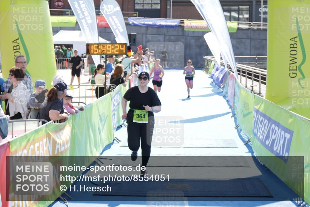10.08.2025 - GEWOBA Citytriathlon Bremen H.Heesch http://msf.ph/oto/8554051 10.08.2025 15:49:29 Ziel 6, 364, 476, 477 meine-sportfotos.de