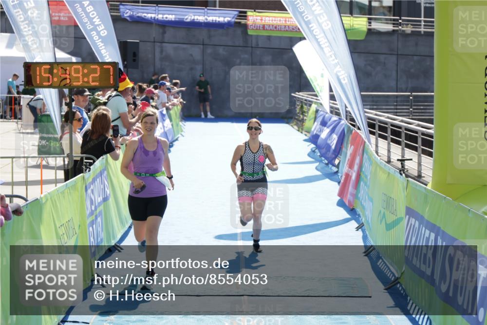 10.08.2025 - GEWOBA Citytriathlon Bremen H.Heesch http://msf.ph/oto/8554053 10.08.2025 15:49:31 Ziel 6, 364, 476, 477 meine-sportfotos.de