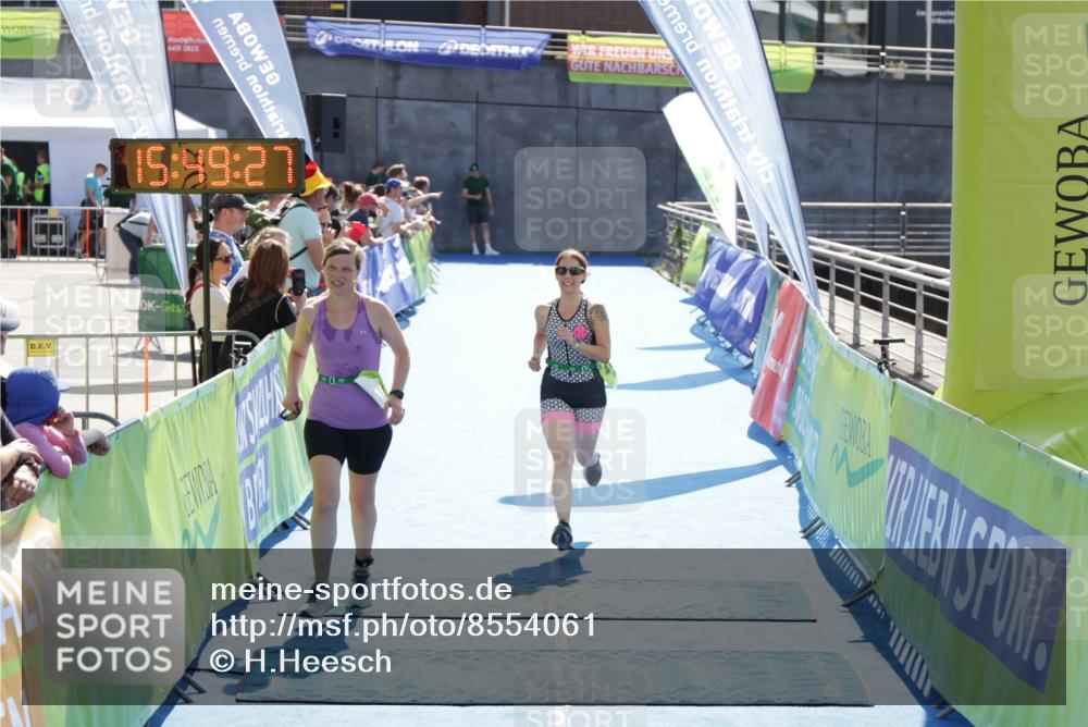 10.08.2025 - GEWOBA Citytriathlon Bremen H.Heesch http://msf.ph/oto/8554061 10.08.2025 15:49:31 Ziel 6, 364, 476, 477 meine-sportfotos.de