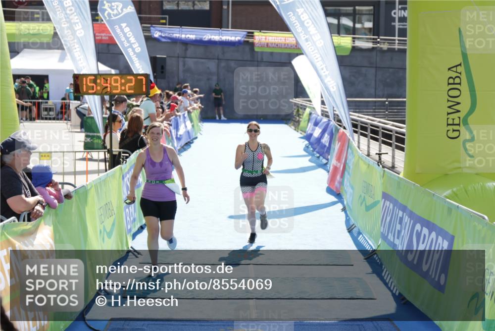 10.08.2025 - GEWOBA Citytriathlon Bremen H.Heesch http://msf.ph/oto/8554069 10.08.2025 15:49:31 Ziel 6, 364, 476, 477 meine-sportfotos.de