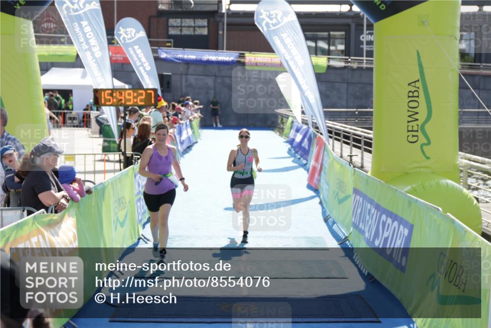 10.08.2025 - GEWOBA Citytriathlon Bremen H.Heesch http://msf.ph/oto/8554076 10.08.2025 15:49:31 Ziel 6, 364, 476, 477 meine-sportfotos.de