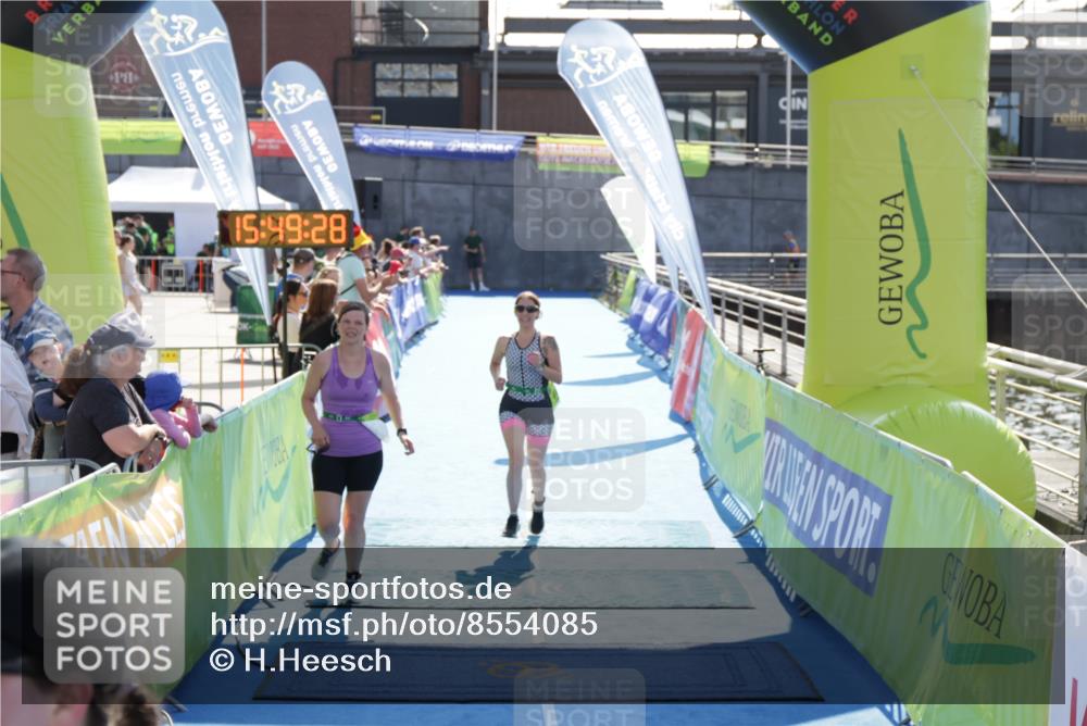 10.08.2025 - GEWOBA Citytriathlon Bremen H.Heesch http://msf.ph/oto/8554085 10.08.2025 15:49:32 Ziel 6, 364, 476, 477 meine-sportfotos.de